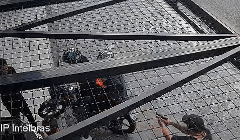 Funcionários baleados por policiais fizeram “pegadinha” com falso assalto Funcionários baleados por policiais fizeram “pegadinha” com falso assalto