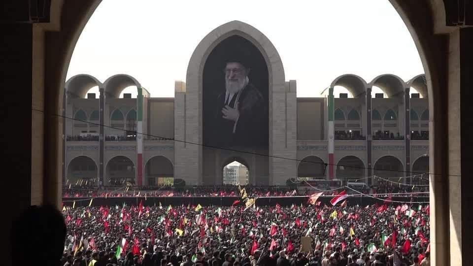 Funeral de Khamenei chega ao fim sob expectativa de aparição do novo líder Funeral de Khamenei chega ao fim sob expectativa de aparição do novo líder