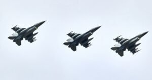 Sem sinal de trégua, Trump vai enviar mais jatos de guerra ao Oriente Médio