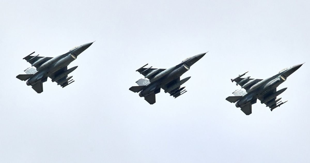 Sem sinal de trégua, Trump vai enviar mais jatos de guerra ao Oriente Médio Sem sinal de trégua, Trump vai enviar mais jatos de guerra ao Oriente Médio