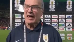 Técnico do Uruguai, Bielsa comenta “atitudes polêmicas” na Copa do Mundo