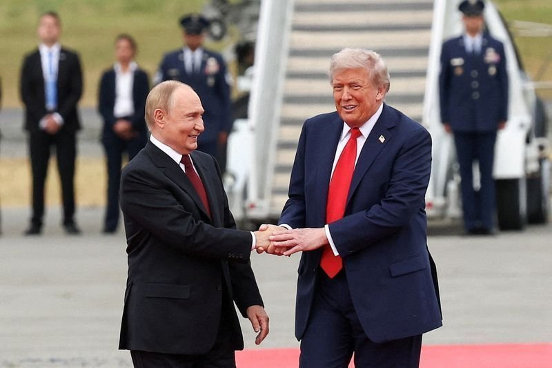 Trump e Putin concordaram em conversar em um “futuro próximo”, diz Kremlin Trump e Putin concordaram em conversar em um “futuro próximo”, diz Kremlin