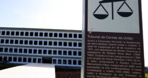 Após ordem de Dino, TCU lança painel para acompanhar emendas parlamentares