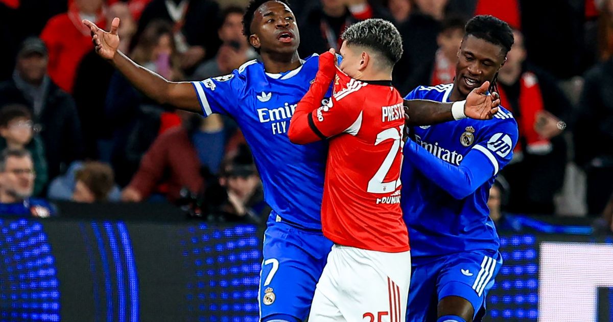 Silas fala sobre luta antirracista no futebol: “Vini paga o preço sozinho” Silas fala sobre luta antirracista no futebol: “Vini paga o preço sozinho”